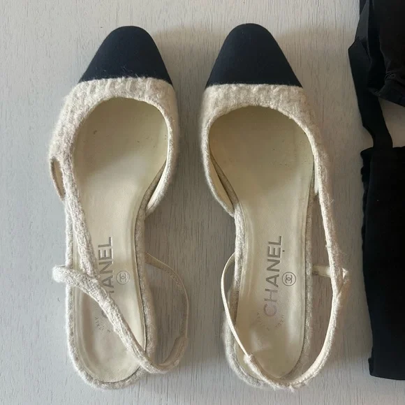 CHANEL Women's Cream and Black Flats - Picture 1 of 4